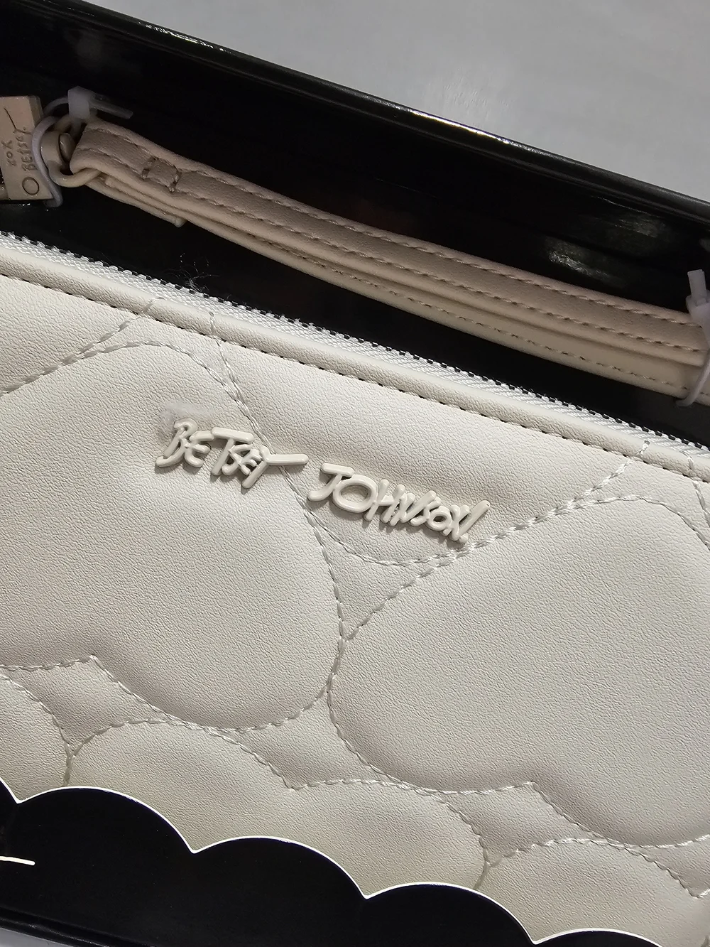 Betsey Johnson Chalk White Quilted Hearts Zip Around Wristlet Wallet NIB NWT